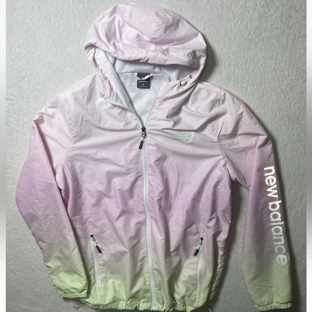 New Balance Jacket Womens XL
Windbreaker Pockets Reflective
Trim Mesh Liner